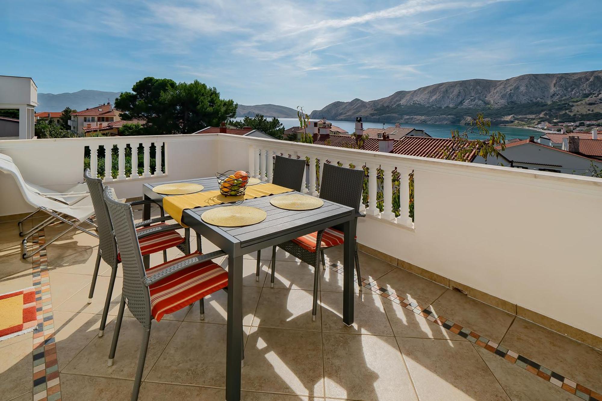 Apartments With Terrace Baska  Room photo